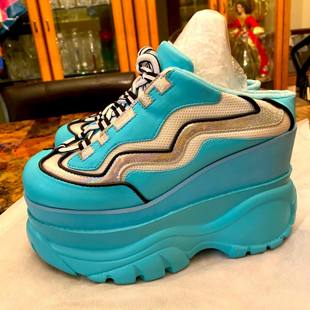 DELIAS PLATFORM MULES SO COMFORTABLE WORN TWICE TO LUNCH IN VEGAS. SIZE 8